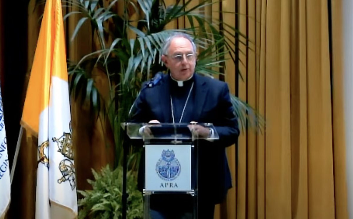 Mons. Suetta all'Ateneo Pontificio Regina Apostolorum